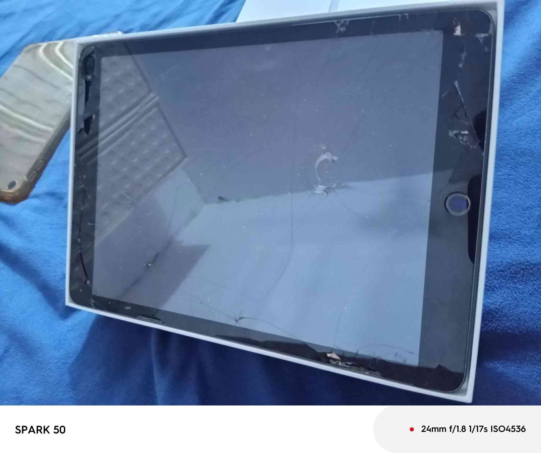 للبيع iPad 9 (الجيل التاسع) 64GB Wi-Fi
💾 السعة: 64GB
📶 Wi-Fi
⚡ المعالج: Apple A13 Bionic
🎮 يشغل الألعاب بسلاسة:
PUBG Mobile
Call of Duty Mobile
Roblox
Minecraft
Free Fire
eFootball
🔋 يحتاج تبديل بطارية.
📱 يحتاج تبديل شاشة (اللمس من أسفل الشاشة يصير بيه لمس تلقائي).
✅ الجهاز يشتغل طبيعي ويفتح بدون مشاكل.
📦 مع العلبة.
السعر: 160,000 دينار عراقي (قابل للتفاوض بالمعقول). رقم آسيا (***********)

