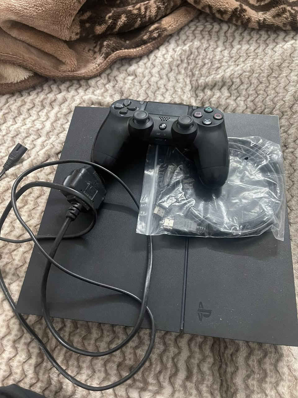 ابلي فور نطام 13 اونلاين ويصير يتهكر ويه ملحقاته كيبل ويده والجهاز نضيف لا مصلح ولا مفتوح السعر 175 قفل قفل قفل 
عنوان بسمايه ***********
