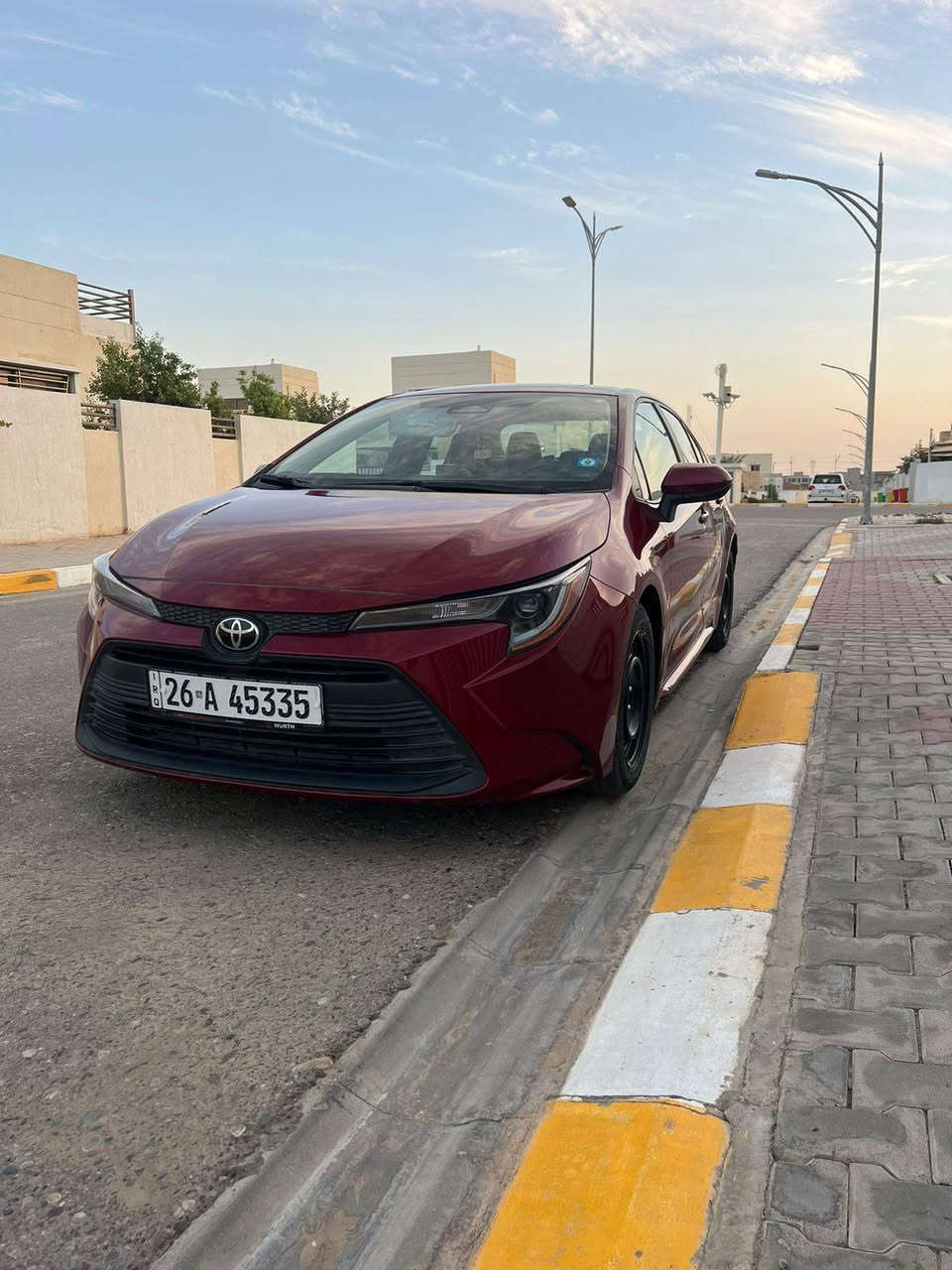 كورلا ٢٣ رقم صلاح الدين معوقين 
بيه جاملغ وحافة الباب و هلال الخلفي و مكان بك لايت صبغ وربع جنطه بدون دواخل او ايرباك بجم كبس
سياره جاهزه من كلشي شرط الوكاله 
سعر ١٣٨ وبيه مجال 
الاتصال :***********
