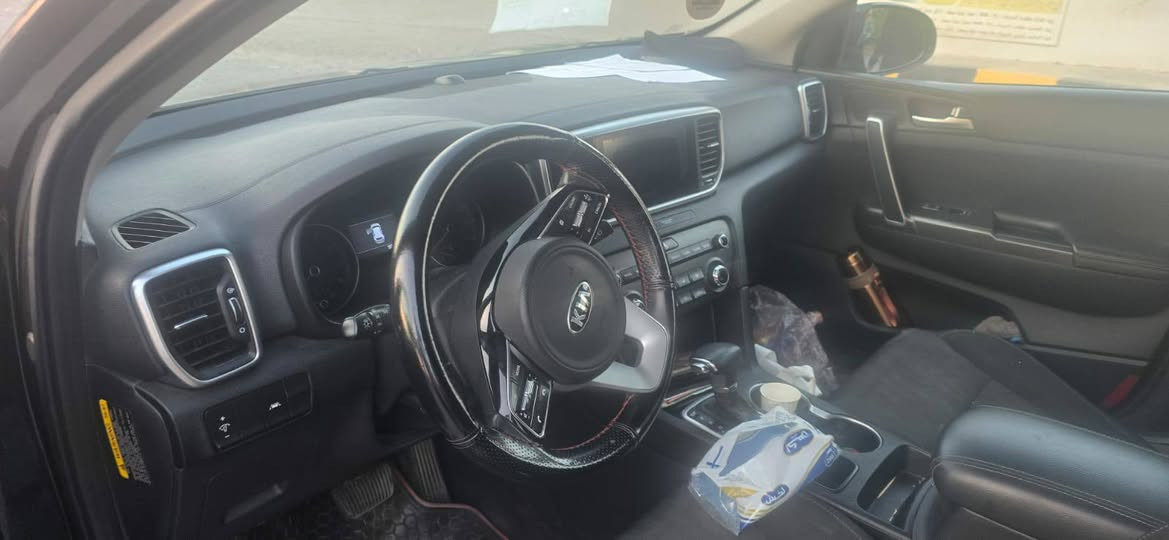 السلام عليكم سبورتج موديل ٢٠ محرك جي دي اي بيه صبغ شبر بالبنيد وقبق جنطه رقم سليمانيه السعر ١٤٥ بيه مجال مكان السياره صويره للاستفسار الاتصال على الرقم ***********
