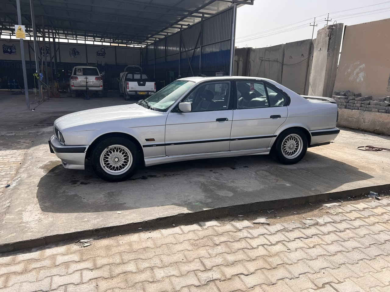 بي ام موديل 90 رقم بغداد بسم صديق  سنويه ال27  مصبوقه جماليه  غرفه توّه مشدوده مكينه خير من الله عدله حداديه شرط الفحص كير اودو تبريد عاطل كبرييسر فقط  525  العنوان البصره ابو صخير رقم الهتف فقط وتساب *********** السعر58 وبيه مجال
