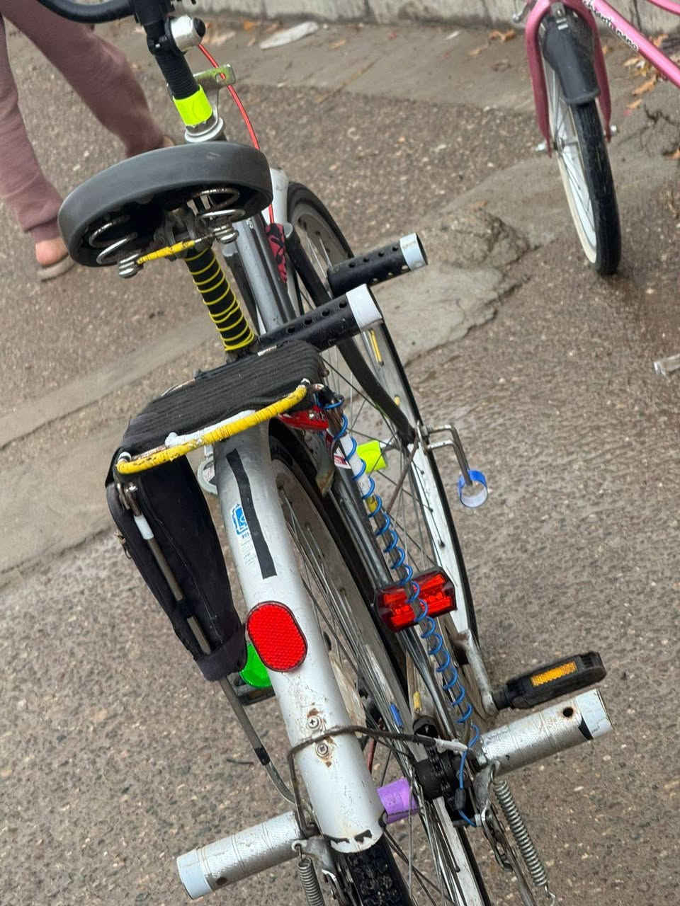 السلام عليكم بايسكل البيع حجم 26 ياباني شرط عل وضع البلادي مامبدل بي شي بس جوب نضيف ومرتب وياله عدله السعر ٨٥ قفل   الشراي يراسلني خاص او عرقم ***********
