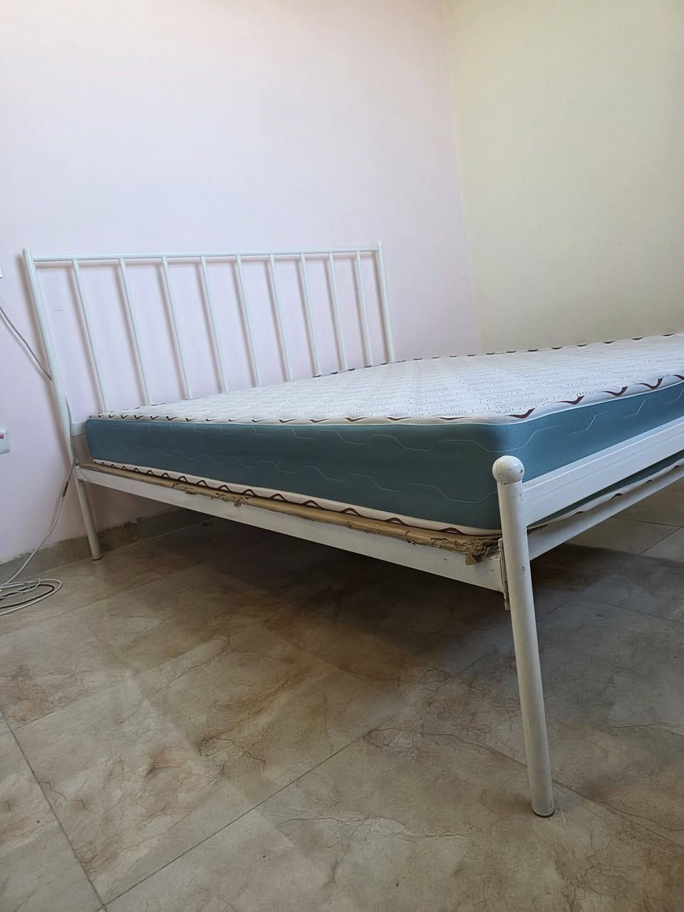 للبيع جرباية حديد+ دوشك اسفنج نفرين (السعر 150 الف)
قیاس 180×200

 نظيف جدا للتواصل يرجى الاتصال على الرقم ***********
