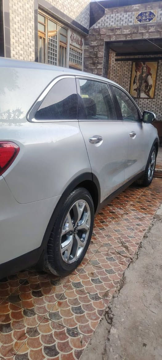 السلام عليكم  سيارة  سورنتو مديل2019وارد أمريكي  حادثه بونيد وجملغ لبونيد نفسه ول جاملغ مبدل ولباقي مكفول بدون دواخل سياره حلوه وجاهزه حداديه جديده تخم تاير  السعر 190وبيه مجال انا مكلف بل نشر هاذه رقم صاحب السياره للستفسار اكثر تقال عل رقم ***********
