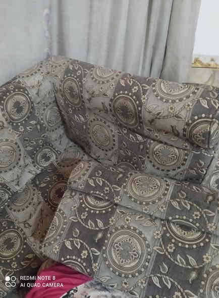 السلام عليكم للبيع
جربايه وجلسه 12 مقعد الجلسه ب 100 والجربايه ب 30 
***********
