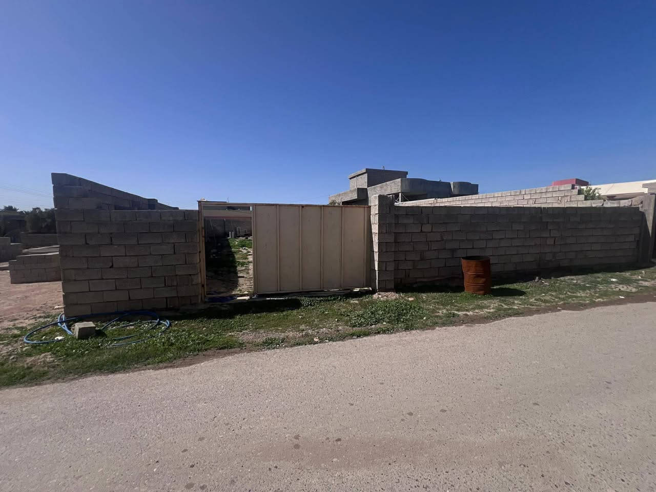 قطعة ارض قضاء العلم قاطع دكتور حسين الجريش 550 متر بيها غرفتين هيكل مسيجه السعر 16 مليون ***********
