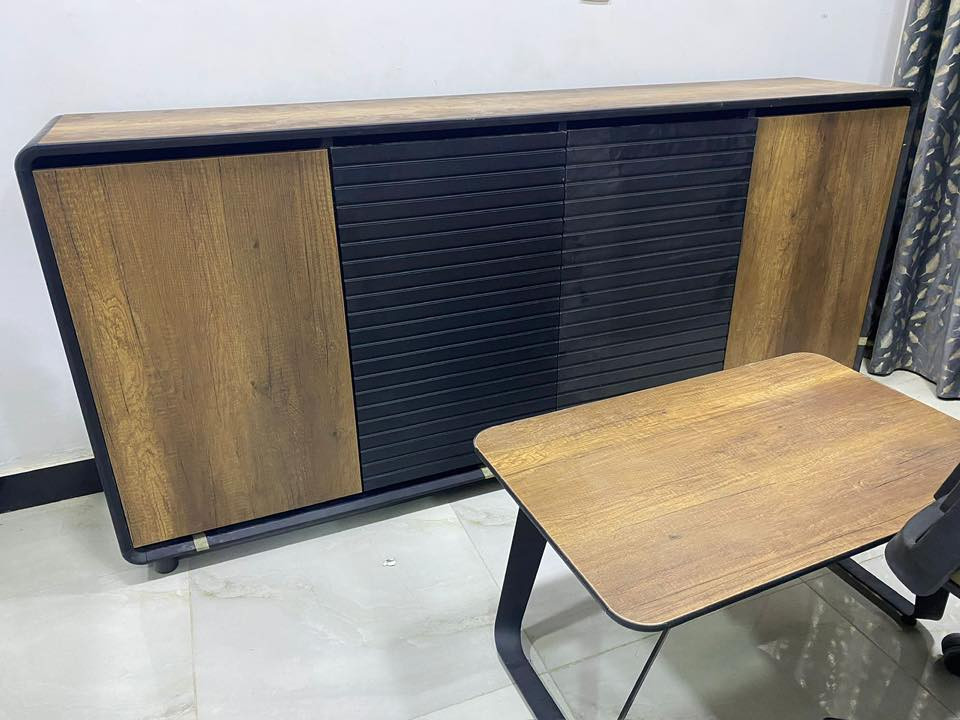 اثاث للبيع 
بمليون ونص وبي مجال
للاستفسار ***********
