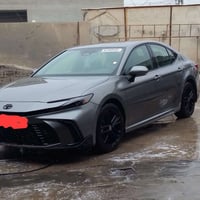 كامري 2025 هايبرد SE بلاص ماشية 14 كامل مواصفات  رقم بغداد الدولي  حاد...