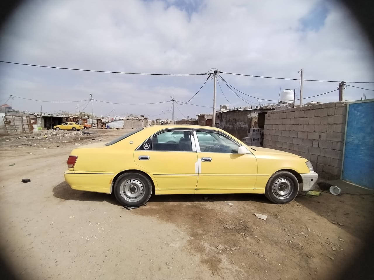 سلام وعليكم جنون للبيع  ((كصتين)) رقم صدامي وكاله ثاني يوم خطه وبحث ساحه مدينه مكينه كير فيفتي غاز بانزين حداديه طوبه تبريد شغال دوخل جدد تخم تاير جديد 
السعر40 مكاني بصره فاو ***********
