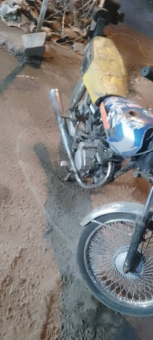 سلام عليكم عندي دراجات 2للبيع الزركه اربعه كير طافيه يرادله تجفيت تأخذ علا هاي الحطه محرك يراك توب ويه كابريته وبوشه وجاملغ أمام مجاني وتأير خلفي ويل امامي سيم هم مجاني كلك 
الثانيه الحمره كامله كلشي مكفول نوع الدراجه بارت تايم شلعه معدل أوراق كامله كمرك مدفوع خمسة كير نضافه شوفت عينك كهربائيات كامله السعر 450وبيه مجال 
العنوان الدوره كراره قرب السريع الجديد الرقم *********** يتوفر واتساب ومازنجر خاص
