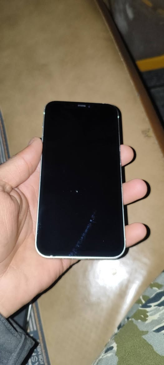 12 عادي سيم كرت ميشتغل
ذاكره 128
بطاريه 85
سعر 100
وكاميرا الخلفيه واكفه 
بغداد الحسينيه مال راشديه 
***********
