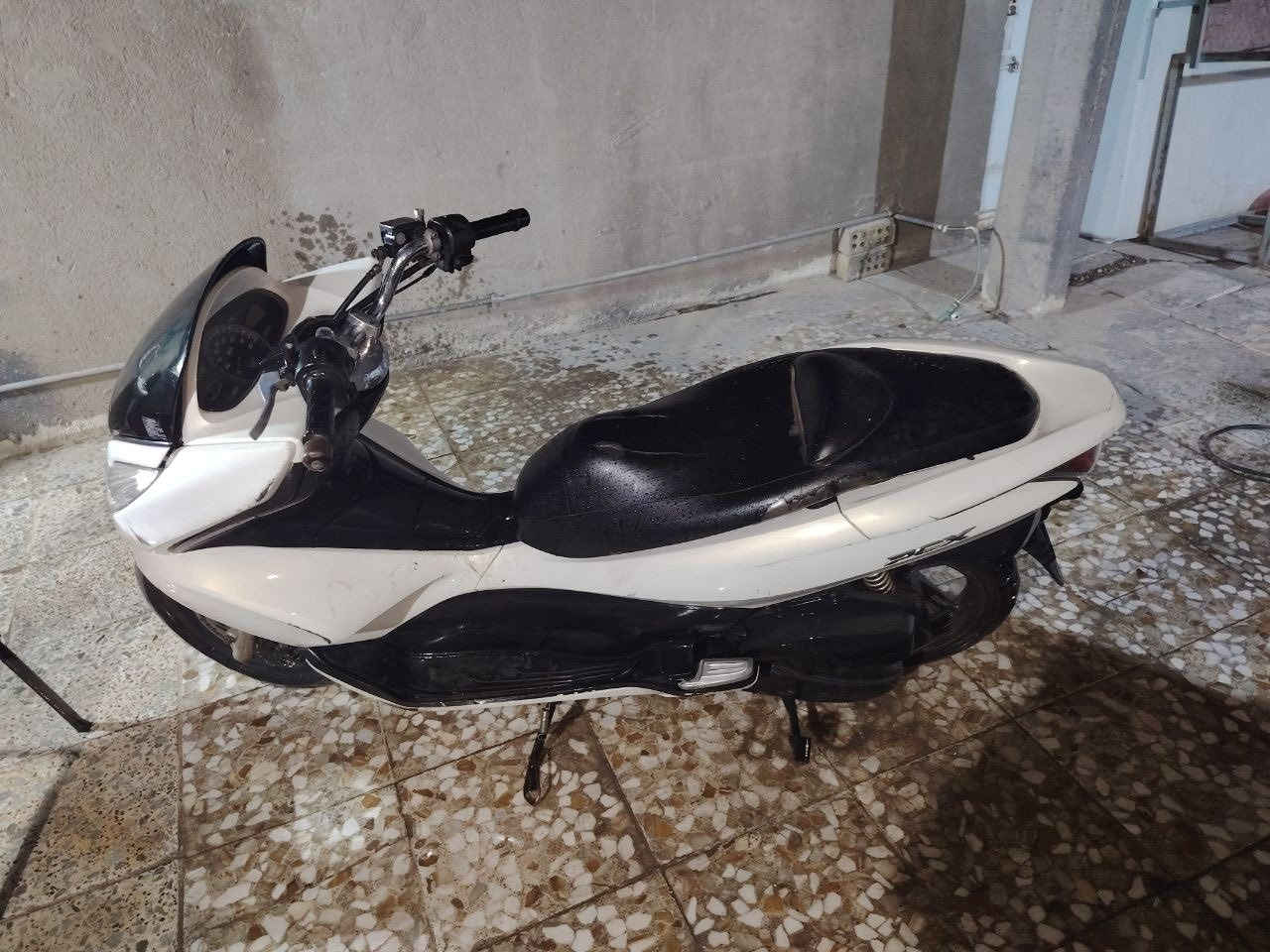 السلام عليكم pcx جيل الاول 2016 مكفوله محرك ما مفتوح ودراجه مابيها فقط طوافه مال بانزين حبايات يرمشن ودراجه تايراتها تاي وان الاصلي وفقط يرادلها بولش مكاني بغداد الدوره قفلها مليون ٩٩٩ مابيع وتكدر تجي تفحصها انت ومصلح مكينة مكفوله


**إذا كنت صاحب هذا الإعلان وتريد حذفه لأي سبب، رجاءا أرسل رسالة إلى الدعم الفني**