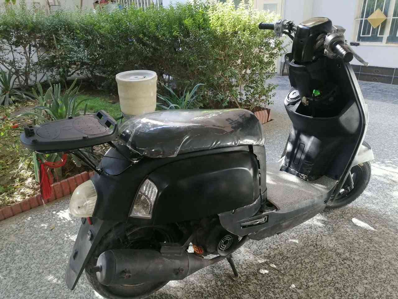 دراجه     بوليس       للبيع
بوليس لون اسود {مصبوغ}  المكينه ناعمه وحلوه
السعر 700 وبيه مجال تجي تفحص الدراجه
المكان اطوريج قرب مرقد ابو هاشم
الرقم ***********
