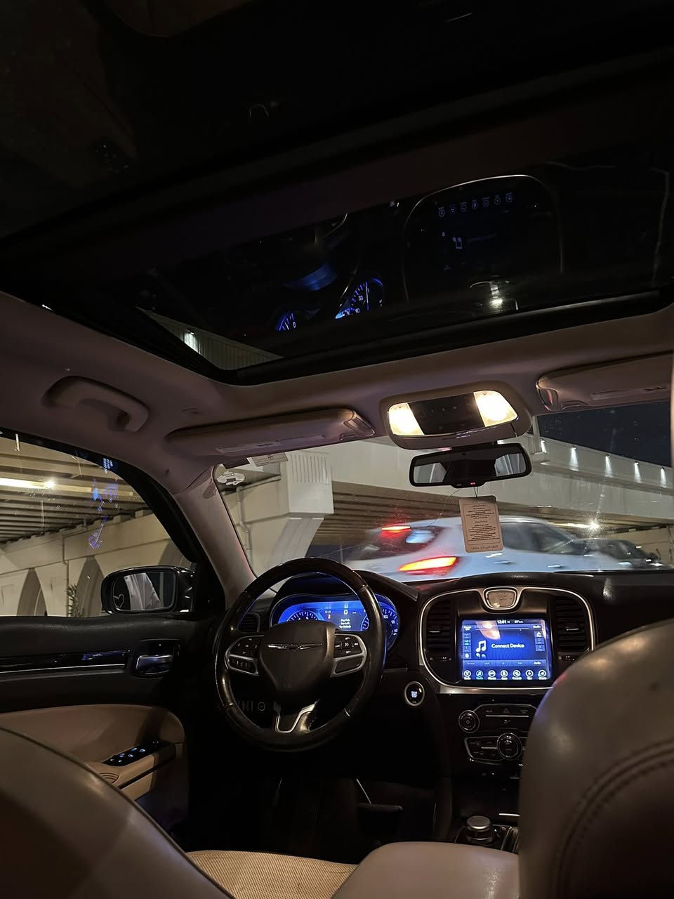 السلام عليكم
نوع السيارة : كرايسلر اوباما c300
الموديل : ٢٠١٧ اصل اصل
الرقم : دهوك سنوية ل ٢٠٢٧ 
المحرك :٣٦٠٠ يعني ٦ سلندر 
الضرر : جاملغ و باب صفحة السايق بدون ايرباك بدون شواصي 
اللون : اسود و الداخل بيجي 
المكان : البصرة 
المواصفات : 
كشنات جلد تبريد و تدفئة
بناوراما
كشنات ميموري
شاشة كار بلي 
كامرة دوارة 
بردة خلفية 
يعني من الاخير السيارة فول الفول 
عليهة بجم اس 
و السيارة ما ناقصهة برغي 
***********
