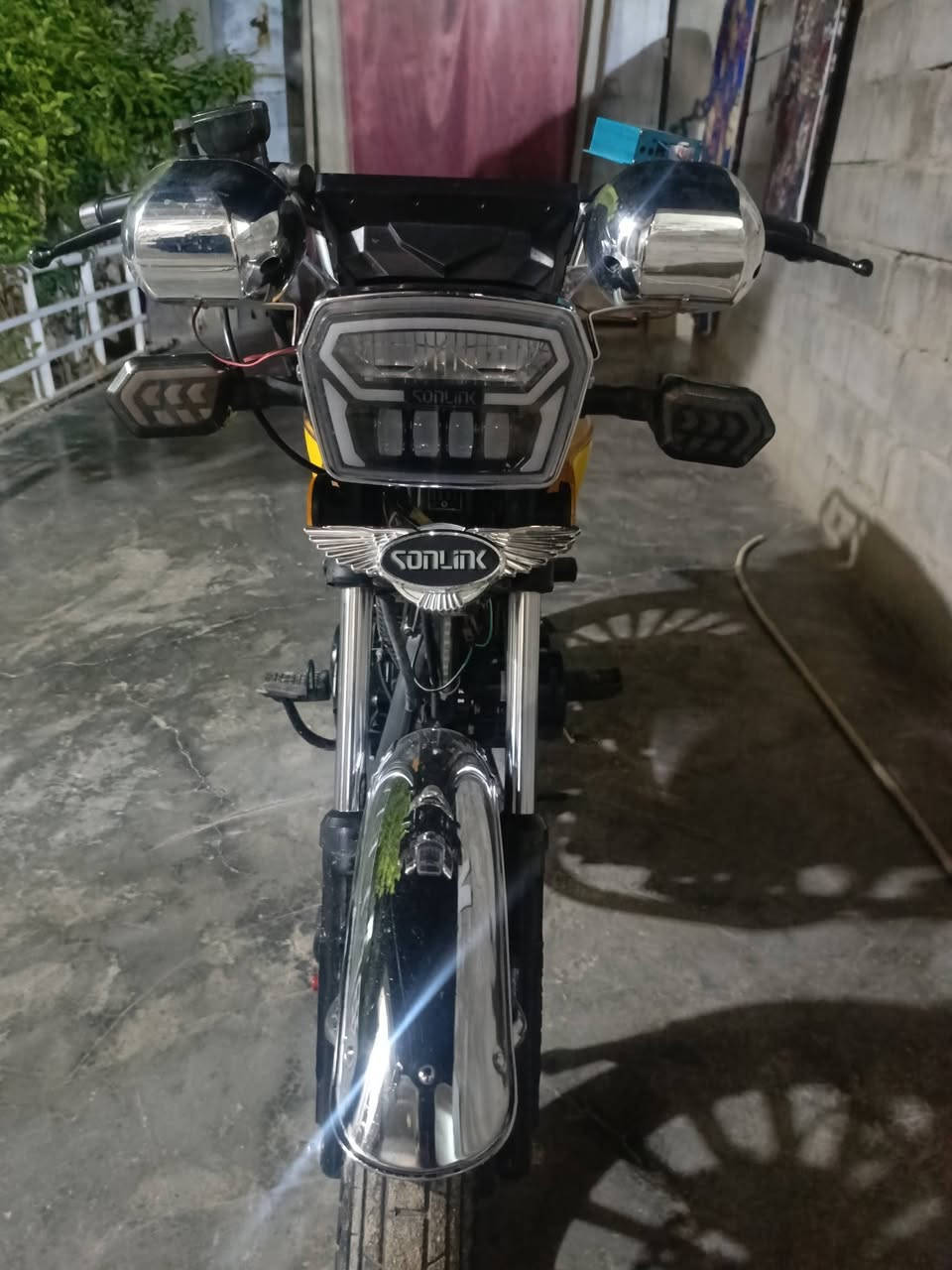 دراجة سونك 5 كير كلشي بيها مكفول
كهربائيات كاملة 
بصمة تشغيل 
محرك مكفول 
فقط شاشة نص ونص تشتغل 
السعر825وبيها مجال
شراي راسلني تدلل 

مكاني الصويرة


**إذا كنت صاحب هذا الإعلان وتريد حذفه لأي سبب، رجاءا أرسل رسالة إلى الدعم الفني**