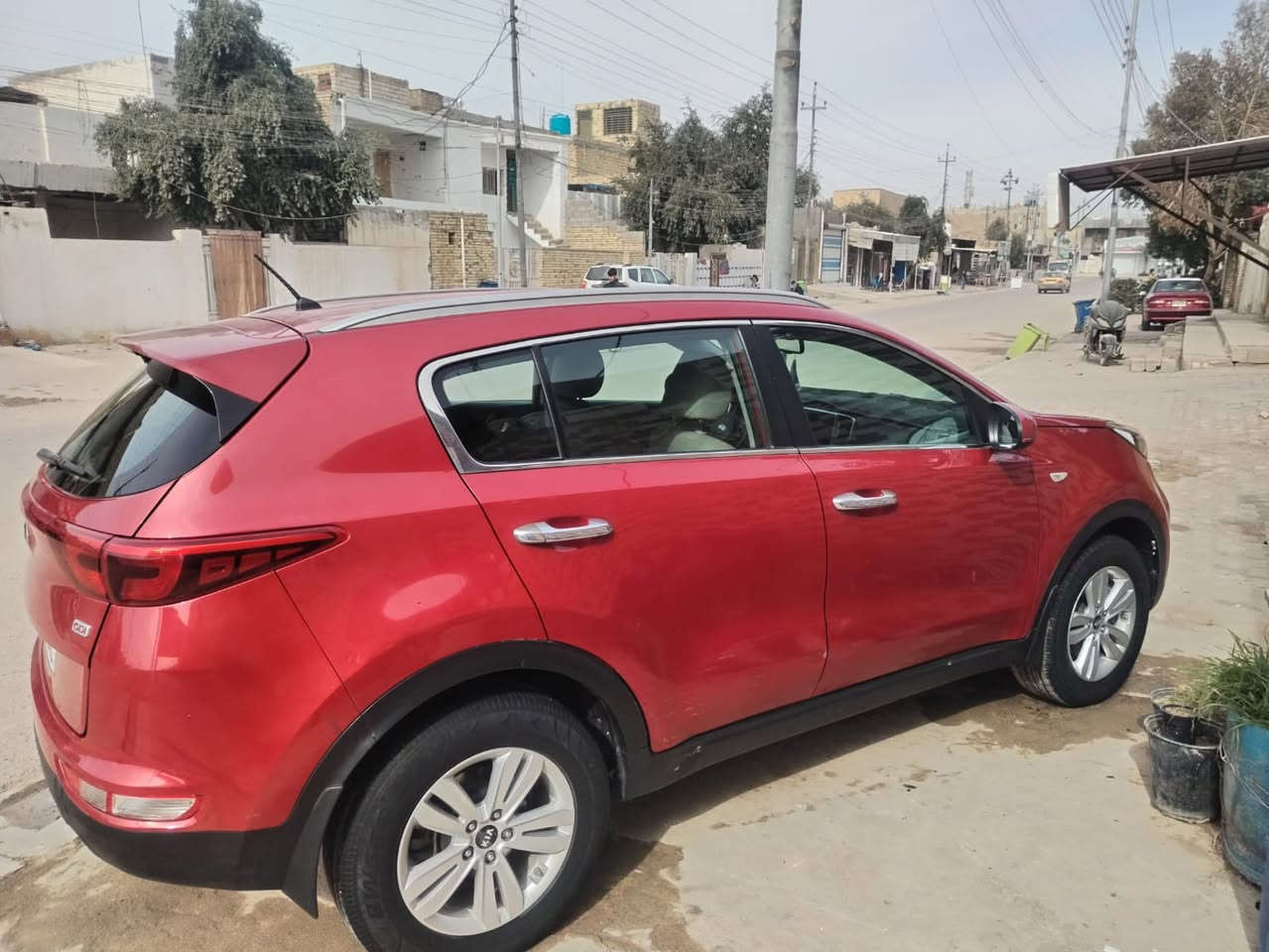 السلام عليكم سياره نوع كيا سبورتج وارد خليجي مكفوله من الضربه والتبديل والصبغ موديل 2017 وارد خليجي سنويه جديده سياره نص فول ماشيه قليل جاهزه مابيه اي نقص حجم المحرك 2400 جي دي مكان السياره ميسان ابو رمانه السعر 142 بيها مجال قليل الشري يتصل ***********///***********
