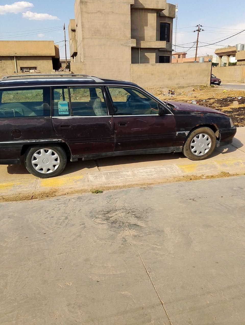اوبل وميكه شتيشن للبيع الموديل 1993الون بيذنجاني السيارة جهازة بدون ضربه بدون خياس المحرك شرط الكير شرط  الباتري جديد التايرات جيدة                تحويل ولقرامات الرقم نينوى الشرعي ولوكيل تحت اليد كمرك مدفوع وباقي بس التحويل السعر 13وبيها مجال التصال علاء الرقم*********** واتساب متواجد
