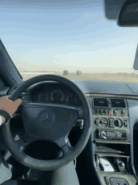 السلام عليكم مرسيدس ام عيون مسجلة 1996 
هي 1998 
سيارة بلادية ومظيفة لون سلفر باسمي سنوية لحد ٢٠٣٠ 
تحويل مباشر بدون اي نقص محرك v بحالة ممتازة 
للبيع سعرها 100 بيها جال قليل 
للجادين بالشراء الاتصال على الرقم 
***********
