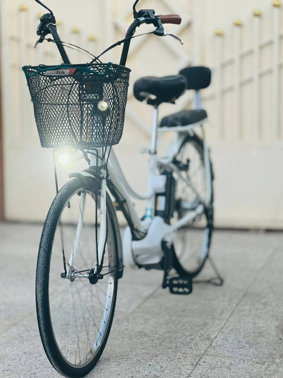 وين جماعة النوادر عمي قطعة تخبل بايسكل هايبرد  ياباني 🇯🇵 ياماها  🚵‍♀️
مساعد بايدر محرك وسطي 
البطارية  ليثيوم ( 8 ) امبير ✅💯 
شاحنة بلادية مع محولة( 110)
كَير شيمانو ( 3 )سرعات 🚀
تاير بريجيستون حجم 26 
قفل خلفي + امامي ستيرن 
البايسكل بحالة جيدة جداً 
اوزان يتحمل وزن ( 120 )
يحتوي على سلة امامية + تجوة سيباية خلفية + زوج مري + جرص بلادي ياباني 
البايسكل مابي اي نقص مكفول من كلشي  💯💯💯
السعر 450  مكاني ابو غريب 👍


**إذا كنت صاحب هذا الإعلان وتريد حذفه لأي سبب، رجاءا أرسل رسالة إلى الدعم الفني**