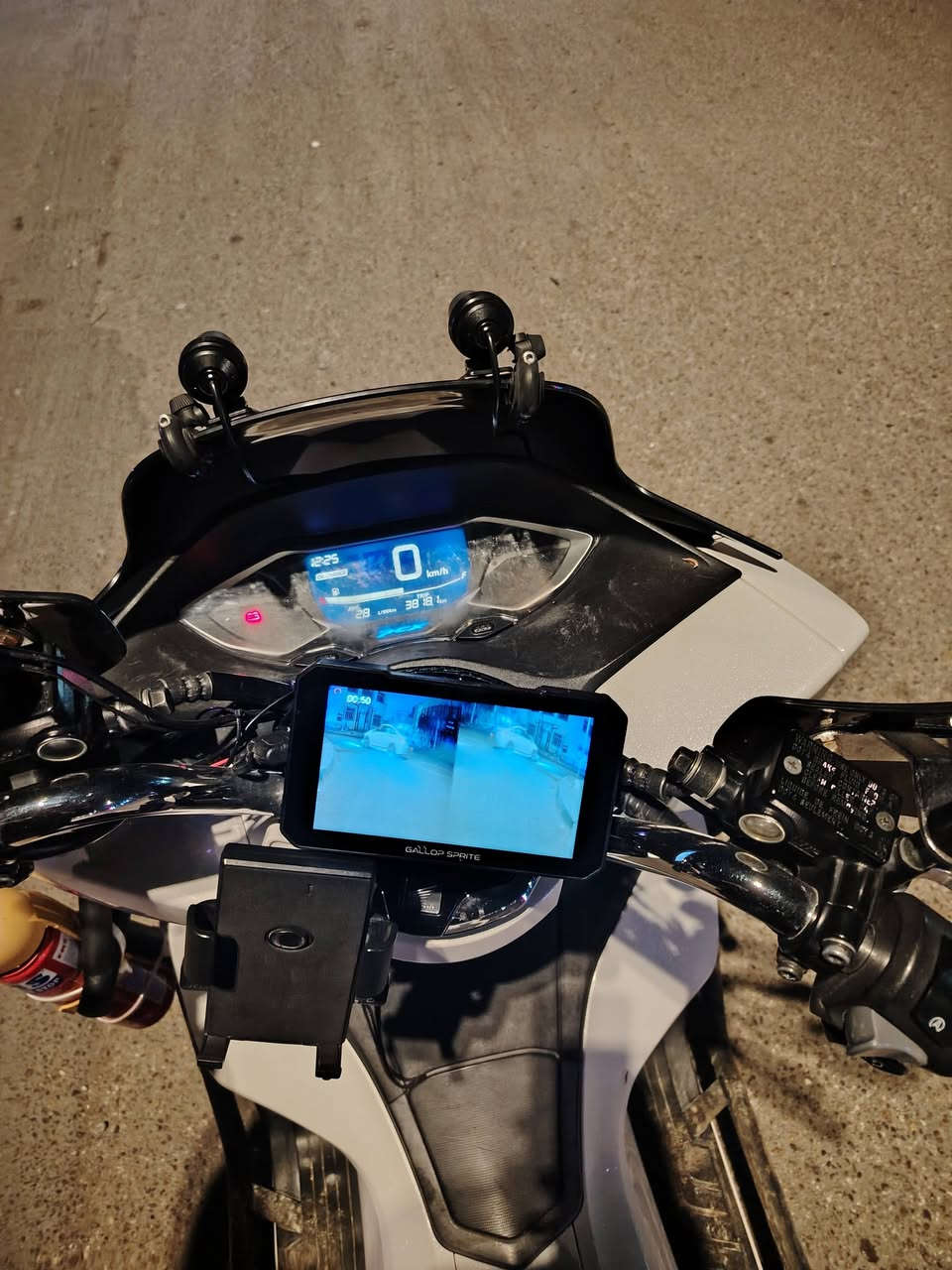 سلام عليكم مرخصت لدمن بي سي اكس جيل رابع دبل بصمه ساستم كامرات شاشه جبي اس زائد درع دراجه خير من الله جديده مراوس بتي ماكس 14 نضيفه *********** /كرار
مكاني بغداد شارع لكفاح
