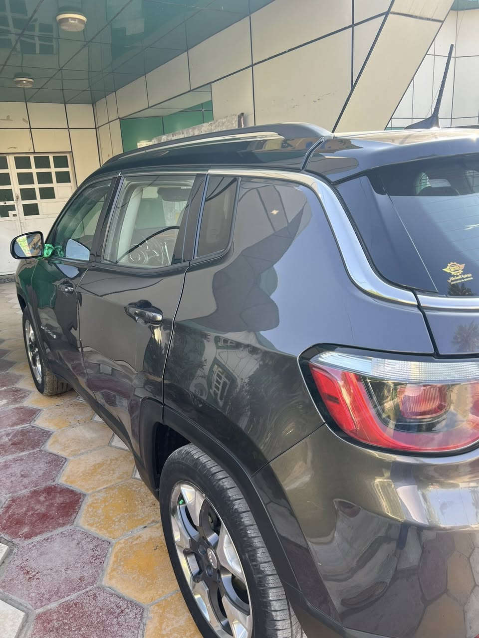 السلام عليكم جيب كونبارس موديل 2018 للبيع سيارة جاهزه سونارها منشور وي الصور السعر 105 العنوان الشوملي الاتصال على الرقم ***********
