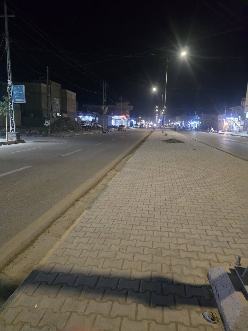 بيت تجاري للبيع
♦️المساحه ٣٠٠ متر 

♦️العنوان ( كوت _ حي الحوراء _ شارع الكفاح ) 

[يحتوي على بيت ٢٠٠ متر + ٣ محلات + شقه] 

(الوارد مليون وربع شهرياً) 

للتواصل ***********
