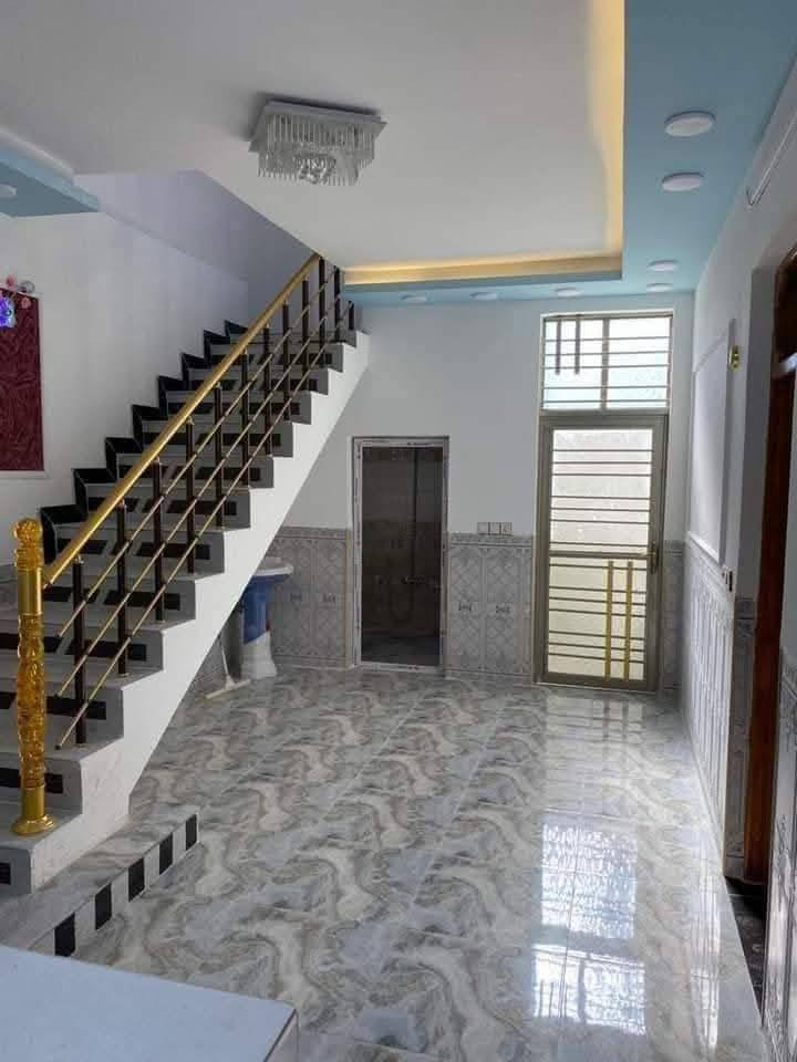 100متر مربعه غرفتين بسعر ب40 وبيها مجال العنــــوان #النجف شارع المطار مقابيل ملحق قريه الغدير للستفار ***********او مراسله واتساب ***********
