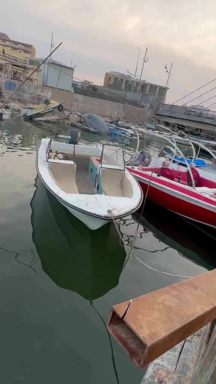 سلام عليكم
زورق سيرة للبيع 
الطول 6 والعرض مترين و35 
الزورق حاهز كصة جديدة 
مدكوك حديد ع الداير اطبكً وين ماتريد 
مكاني بصرة الزورق موجود بلكورنيش 
***********
