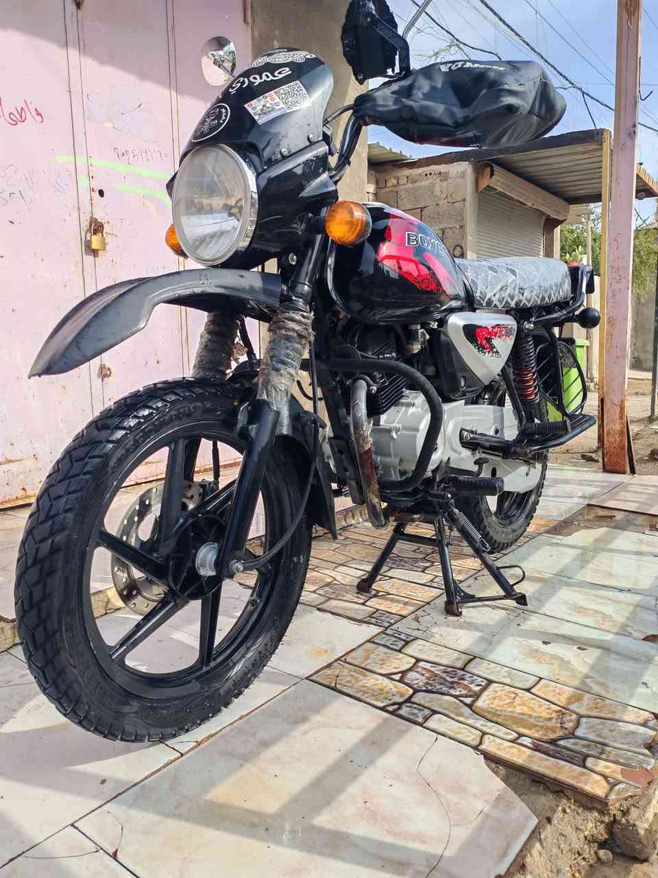 سلام عليكم دراجه بوكسر جبلي موديل 22 داخله 23 رقم بغداد وسنويه بأسمي تحويل بنفس اليوم مكينه كفاله عامه برغي ممفتوح دراجه حلوه وخير من الله مكاني كاضميه الدراجه استخدام شخصي *********** السعر 2 وتلثميه وبيهه مجال بصيط حك جيه
