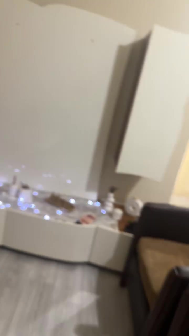 عندي هالغراض الباقيين للبيع 
***********
