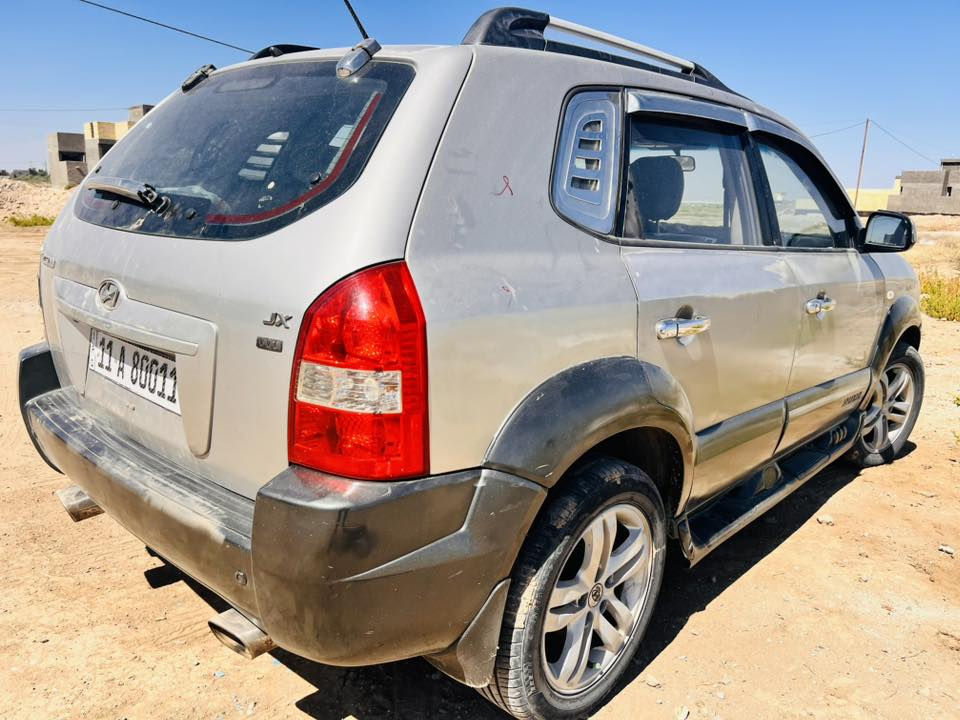 توسان 2009 خليجي 
محرك 2000 رقم بغداد انكليزي تحويل ثاني يوم 
مكفوله من ضربه سونر مرفق يمك 
حداديه صدر فول 
تدفئه تبريد كل شغال ريدها 
105 وبيها مجال  ‭0786 023 8901‬مكان بابل
