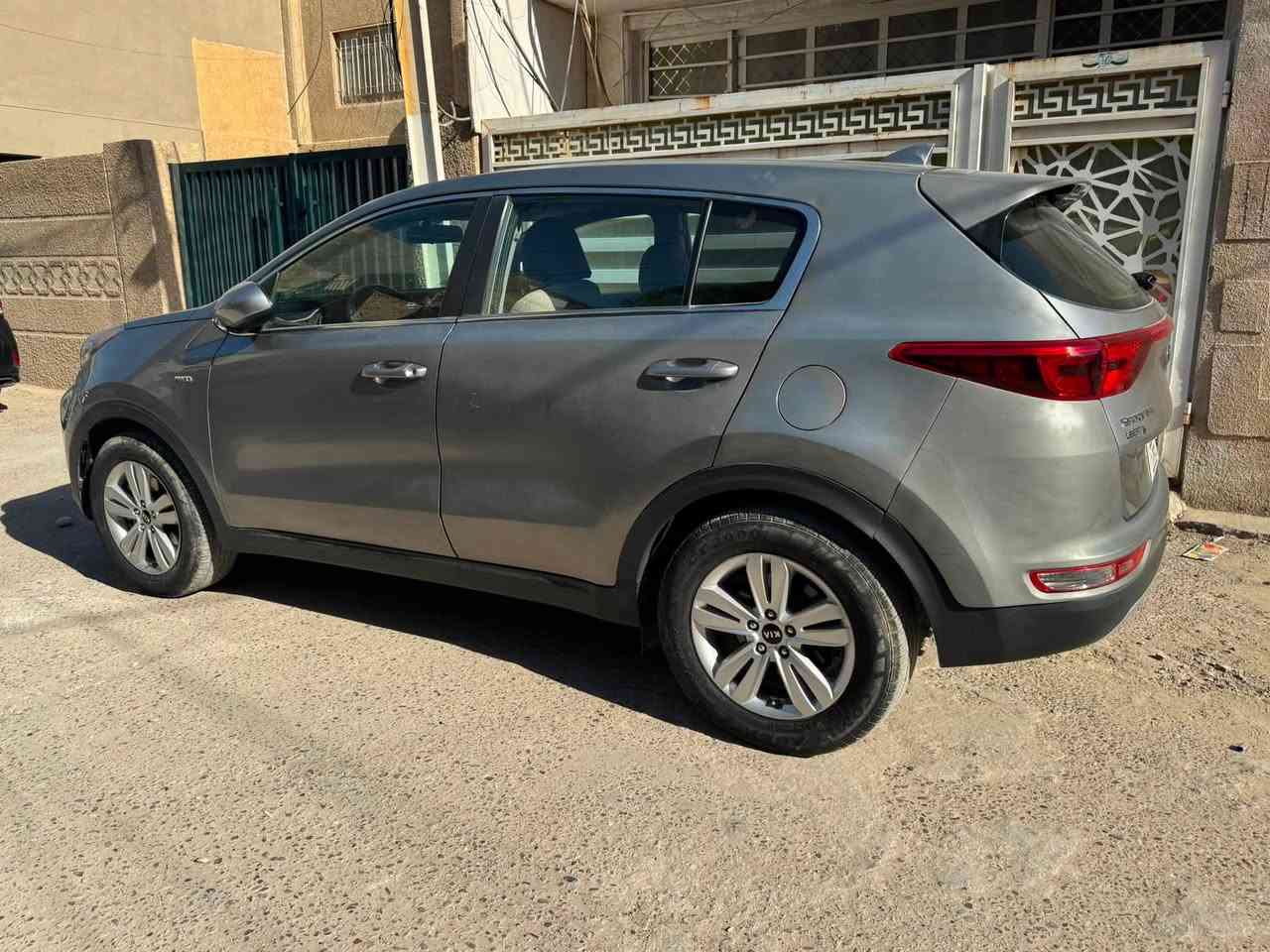 السلام عليكم
للبيع سبورتج 
موديل ٢٠١٩
رقم بغداد تحويل مباشر 
ماشية ٣٨٠٠٠ فقط
حادث جاملغ وباب خلف السائق 
بدون تبديل بدون دواخل
ايرباك كله سليم 

السعر ١٥٥ $ وبيه مجال 
مكاني بغداد - بغداد الجديدة 

***********
