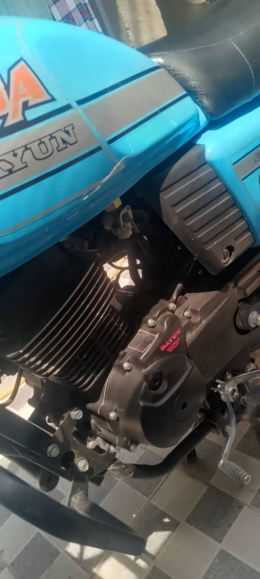 سلام عليكم مرخصه الادمن دايوان جبلي 24 ماشيه 23الف دراجه نضيفه جيب فيتر وياك برغي ممفتوح بيهه عده الشغلات الاستهلاكيه مكاني حيي الجهاد وبسعر مناسب  ***********واتساب فقط
