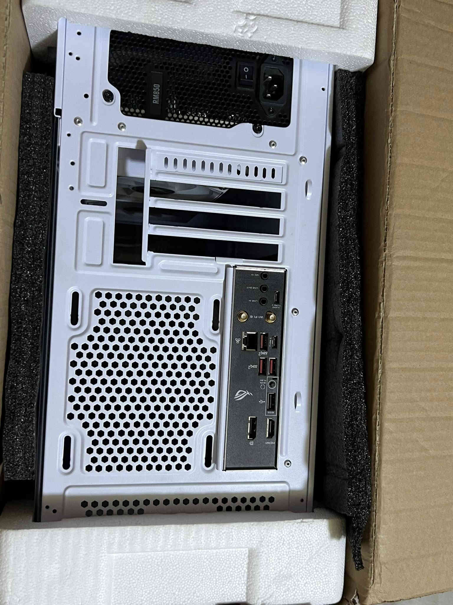 يحاسبه بدون كرت شاشة هسه مجهزتها المواصفات اما كم داخل الصور حاسبة كلا جديد اللي حاب يجي للبيت أهلا وسهلا توصيل ما عندي مكاني بغداد مدينة الصدر السعر550 أي تم تنزيل السعر 
استفسار ***********
بيع أو  مراوس  وي لبتوب  ادفع فرق 
ROG STRIX B550-I GAMING
AMD RyzenTM 7 5700X
XPG16 3600MHz
CORSAIRل RM SERIESTM RM850
WD
_BLACK
SSD500
Thermaltake TH 240
ALPHARD M
ARCTIC
