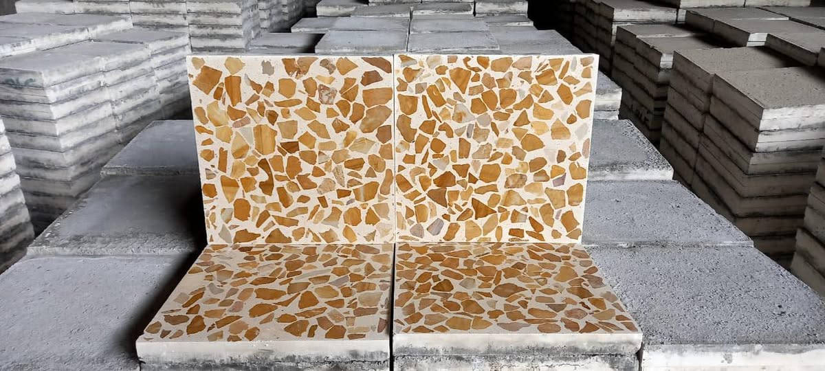 معمل كاشي الشاكرين
**🏠✨ معمل الكاشي الخاص بنا يقدم لكم أفضل أنواع الكاشي لتبليط الأرضيات! ✨🏠**
معمل كاشي الشاكرين لانتاج جميع انواع الكاشي 
هل تبحثون عن كاشي عالي الجودة لتزيين أرضيات منازلكم أو مشاريعكم؟ 🏗️  
معمل الكاشي لدينا يقدم لكم تشكيلة واسعة من الكاشي المصنوع بأعلى معايير الجودة، وباستخدام أفضل المواد الخام، مما يجعله الخيار الأمثل لتبليط الأرضيات!  

**✅ لماذا تختارون كاشينا؟**  
- جودة عالية تدوم طويلاً.  
- تشكيلة متنوعة من الألوان والتصاميم تناسب جميع الأذواق.  
- مقاوم للخدوش والبقع، وسهل التنظيف.  
- توصيل سريع ومريح إلى موقعكم.  

**📸 تصفحوا صور منتجاتنا في الأسفل وتعرفوا على تشكيلتنا الواسعة!**  

  

**📞 للطلب أو الاستفسار، تواصلوا معنا عبر:**  
- الرسائل المباشرة على الصفحة.  
- الواتساب:
 [*********** واتساب
‏‪*********** واتساب ]  
- الهاتف:
‏‪***********  
***********اتصال ]  

**📍 العنوان:** [ الموصل كوكجلي المنطقة الملوثة]  

لا تفوتوا الفرصة للحصول على أفضل كاشي بأسعار تنافسية! 🏭  
نحن في انتظار طلباتكم! 😊  

---

**#كاشي #تبليط_أرضيات #مواد_بناء #عروض_خاصة #توصيل_جميع_مناطق_الموصل #معمل_كاشي**
#الشاكرين
