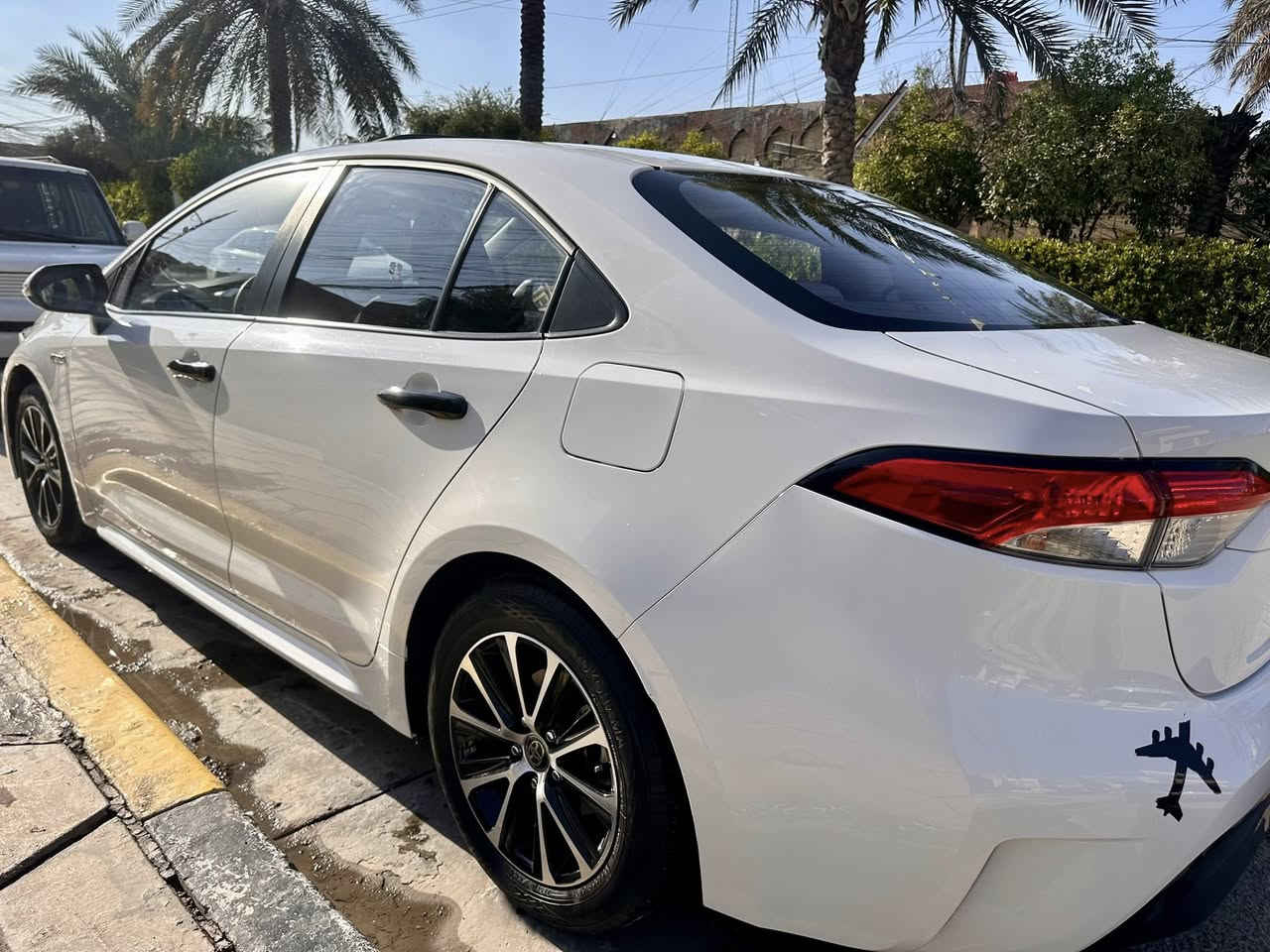 السلام عليكم 
كورلا هايبرد 2024 شكل الامريكي مكفوله كفاله عامه السياره لاصبغ لا بارد جديده السياره ماشيه 52 الف كيلو متر والسياره كلش نضيفه رقم بغداد تحويل ثاني يوم فول مواصفات بصمه وسلايت ورادار امامي وكامرا خلفيه قطعتين تبريد تحكم ستيرن جهتين داخل مخمل وباقي المواصفات معروفه 
السعر 14,500 وبيهة مجال تعال شوفهة واقتنع وراهة بيك خير وادلل 
عنواني بغداد العامريه 
الرقم *********** بي واتس
