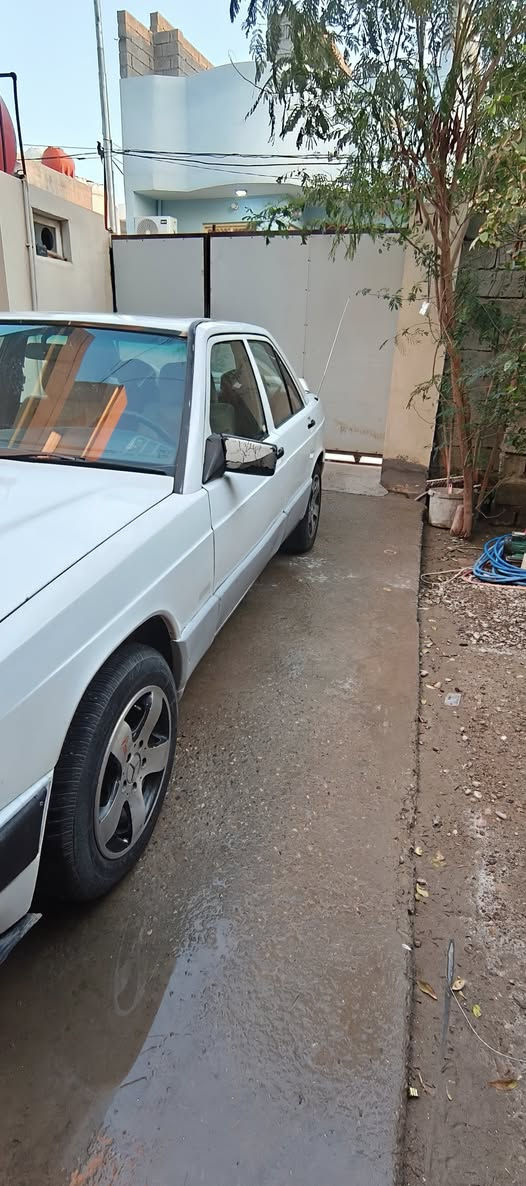 سلام عليكم مارسدس ١٩٠للبيع موديل٨٨ محدث ٩٠ مكينة وكير ونجي مكفولات تبريد شغال تخم تاير جديد صدر امامي جديد سنتر لوك اربع جام كهرباء فتحة بسقف سنوية بسمي تنتهي ٢٧ تحويل ثاني يوم *********** سعر٤٥وبيهة مجال
