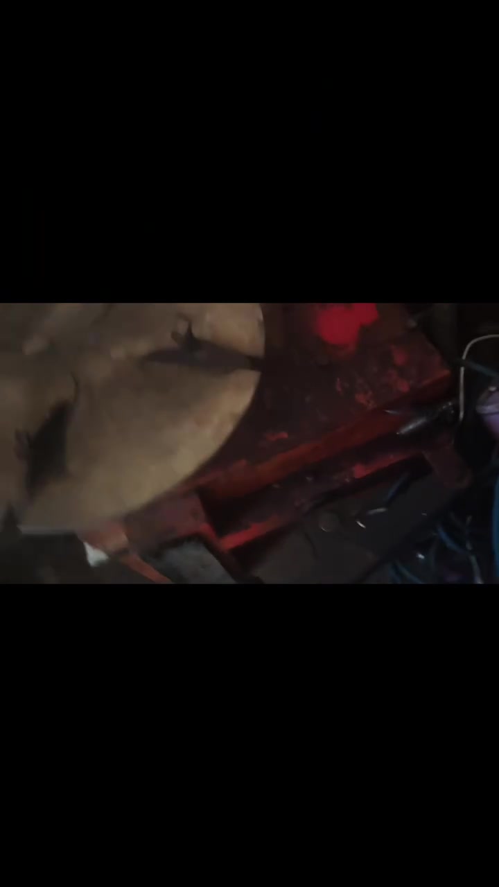 سلام عليكم ورحمه الله وبركاته غراض كامله مكمله القالعه انا فاتحها كلشي كامل اربطها عل كهرباء وشتغل غراض نضيفه العنوان البصرة القبلة الرقم***********
