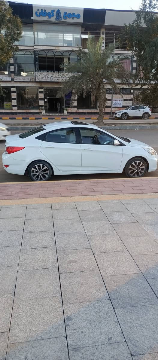 🚗 هيونداي أكسنت 2016 - وارد كوري (بحالة الوكالة) 🚗
​السلام عليكم..
للبيع أكسنت موديل 2016، مواصفات كاملة (1/1)، سيارة نظيفة جداً وبحالة ممتازة.
​🔹 النظافة والبدن:
​الكفالة: كفالة عامة من الحادث والصبغ (البدن نظيف جداً).
​الممشى: 67,000 كم فقط (حلال).
​اللون: أبيض ملكي.
​🔹 المواصفات الكاملة (1/1):
​المحرك: 1600 (نشط جداً واقتصادي).
​فتحة سقف (سلايد روف).
​ويل كروم أصلي بلادي.
​تحكم ستيرن كامل (جهتين) + كروز سرعة.
​إشارات بالمرايا + طي كهربائي (شفط).
​نظام ABS + حساسات خلفية أصلية.
​شاشة وكاميرا دوارة بدقة عالية.
​🔹 التفاصيل والسعر:
​السيارة جاهزة من كلشي (تبريد ثلج، سرفس جديد) وجاهزة للتحويل مباشرة.
​السعر: 120 ورقة وبيها مجال 
​📍 العنوان: النجف الأشرف - الكوفة.
📞 للاستفسار والتواصل: ***********
