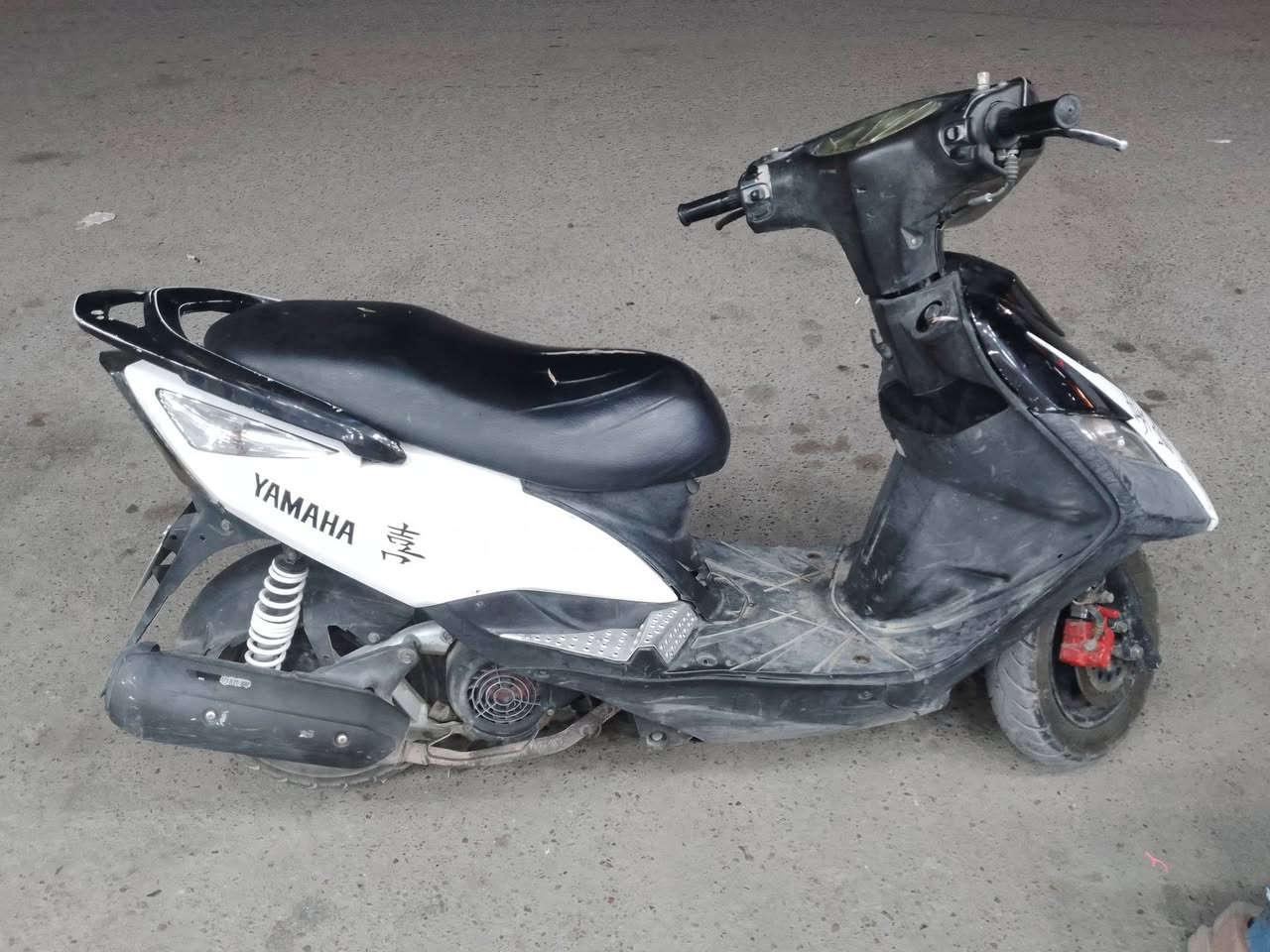 دراجه ثعلب للبيع في بغداد اعظميه قرب مقبره الملك الدراجه نضيف ونشطه امانه الله  السعر 480 وبيها مجال قليل حك الجيه لتواصل واتساب *********** والدراجه نواقصها فقط جوزه تشغيل لان خرطت عندي وجطلتها وعداد كيج بانزين وسرعه عاطل يرادله دشبول ب10 فقط هذني نواقصها
