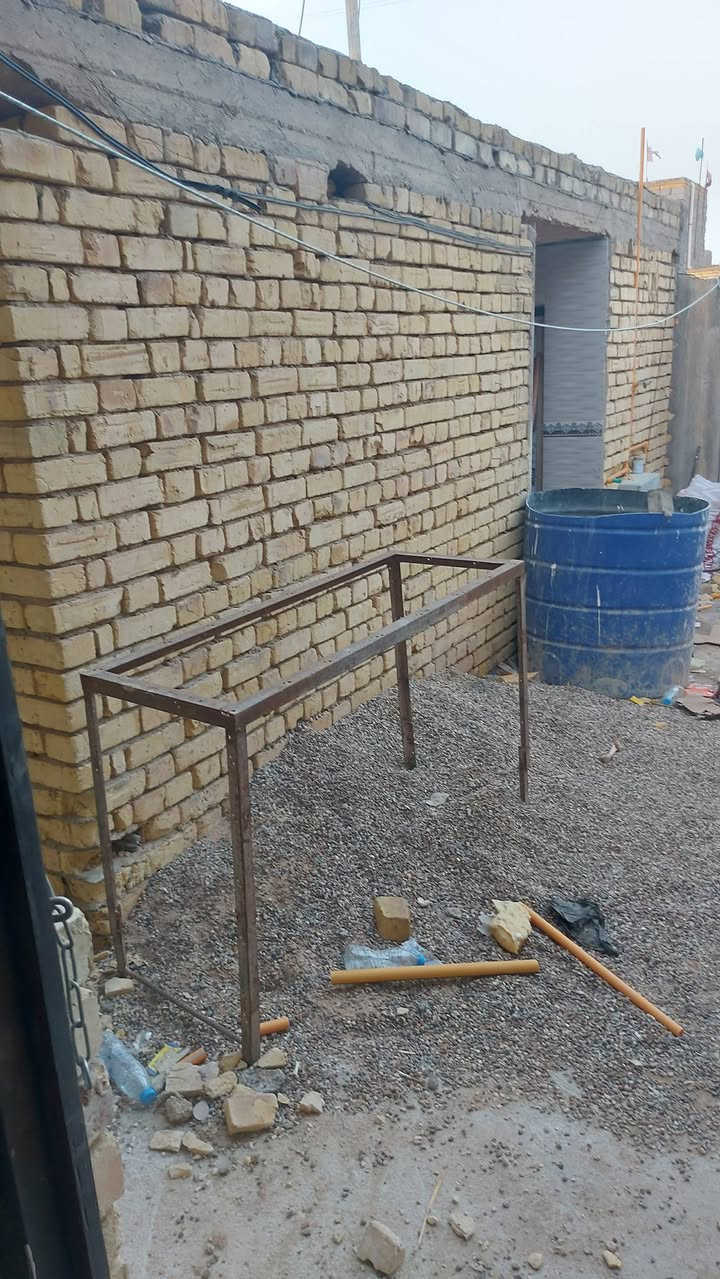 سلام عليكم
بيتين للبيع بناء جديد 

المساحه كامله ٢٠٠ ومقسوم كل بيت مساحه ١٠٠م 

المكان حي الكوفه قريبات للشارع تقريب ١٥٠م او اقل 

كله طابوك صب كونكريت يتكون

 كل بيت منهن من ديوانيه مطبخ صاله غرفه صحيات داخليه وخارجيه 

لاستفسار مراسلة الحساب أو الاتصال على الرقم 
***********
