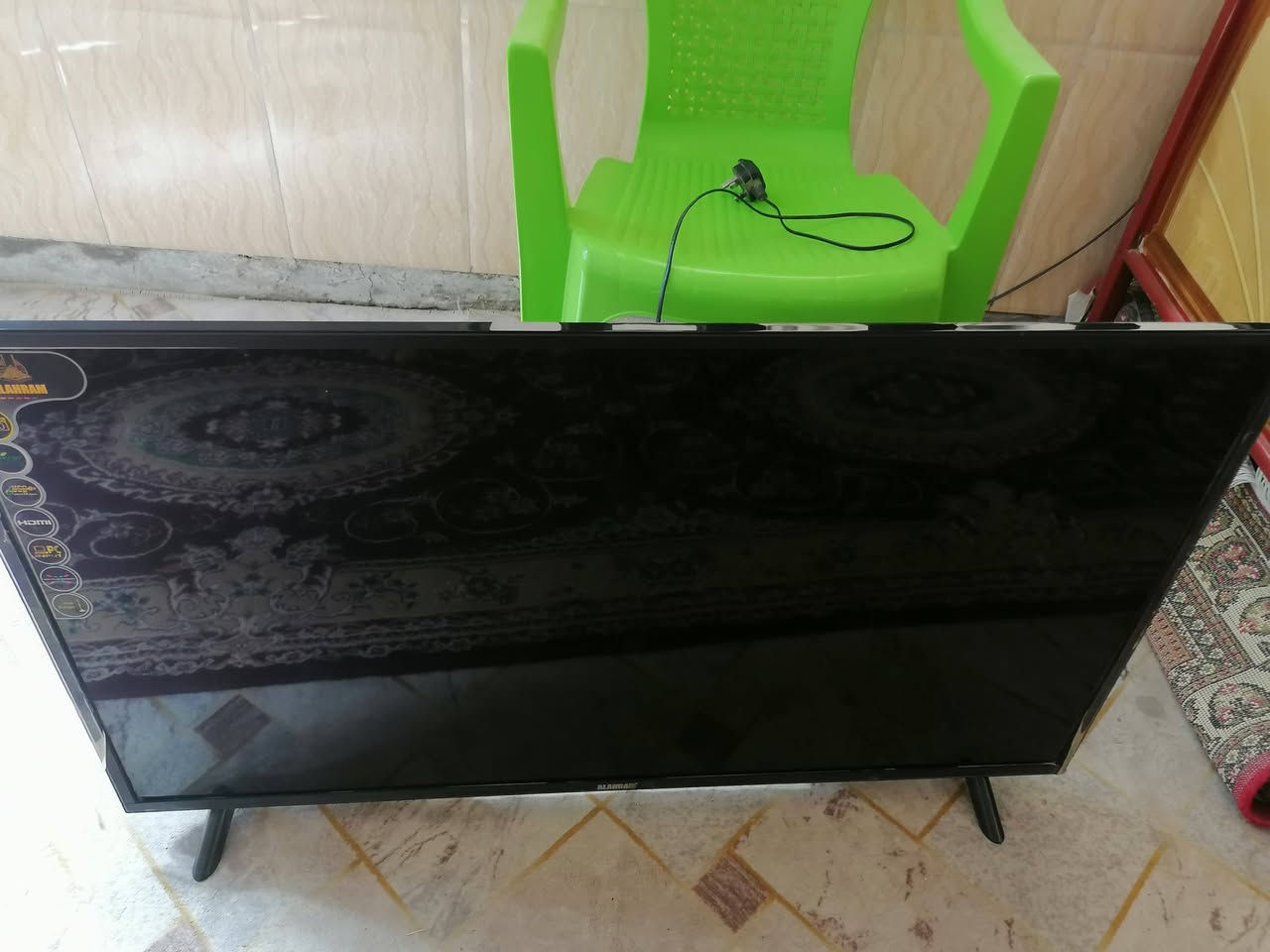 شاشه نوع الاهرام حجم 43 الد مالته عاطل يطلع سعره 30 الف بدون نت سعره 100 بيه مجال قليل  مستعجل ع البيعه رقمي ***********
