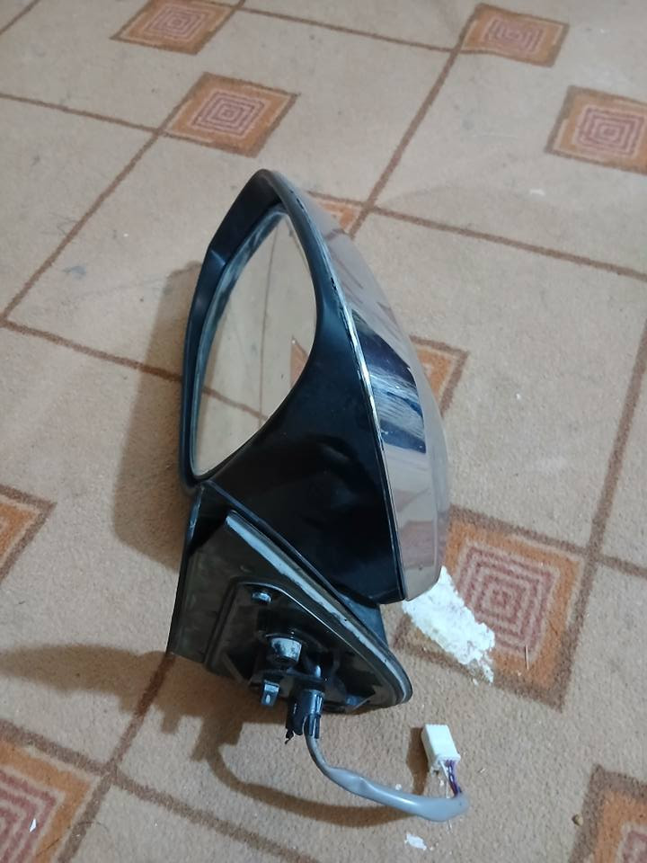 مرايه جانبيه هايلوكس صفحة السايق نقصه كفر + الركبه طاكه غيرهن كلشي مابيهه البصره گرمة علي السعر 60 الشراي *********** البصرة, العراق
