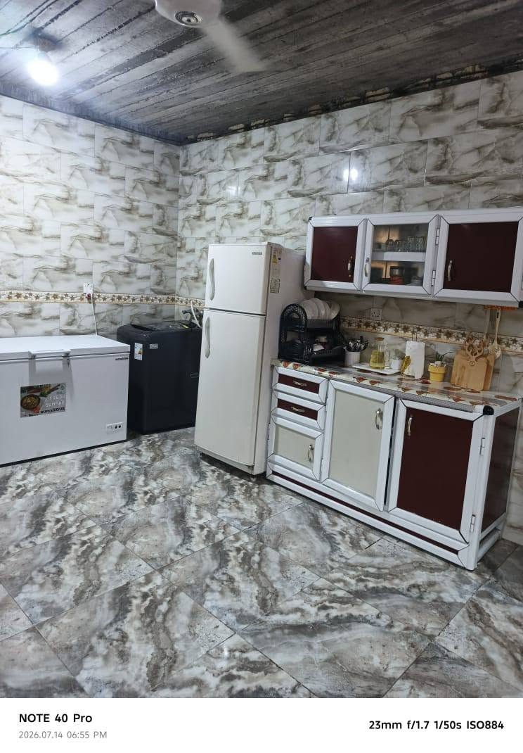 ياالله توكلنا عليك 
بيت للبيع 162 متر 
طابو ملك صرف 
موقع جمعية الاولى قرب الطوارئ
البيت طابقين  
الطابق الارضي بناء قديم مرمم غرفة نوم وصاله واستقبال ومطبخ  
الطابق الثاني غرفة نوم عكادة 
السعر ( 110 ) قفل غير قابل للتفاوض
*********** الشراي فقط يتصل
