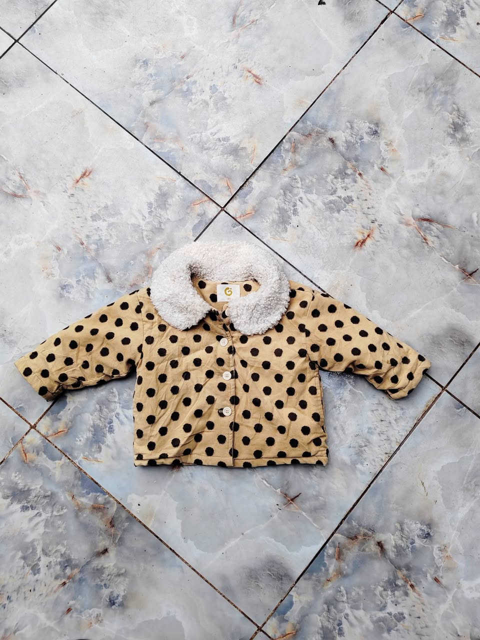 سلام عليكم
قمصله أطفال ولادي بناتي ابيع شلعه وحده شليف يحتوي عله 63 قمصله
ب 30 ألف يعني تطلع القطعه ب 500 دينار 
القطع كلش حلوه وجديده
 ***********
