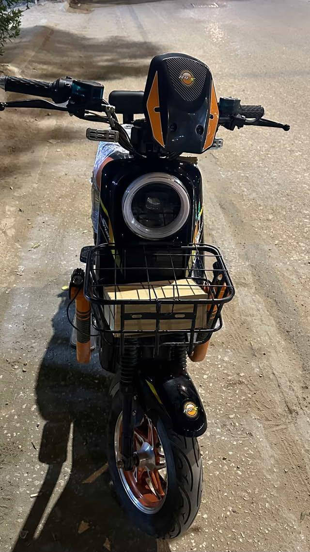 سلام عليكم دراجه شحن R9s للبيع مديل 2026 نضيف احله من صوره كهربائيات كلها شغاله
5 بطاريات
حساسات مفتاح وبصمه وكارت
إنذار مكاني وملف 2000
غراضها كلها موجوده
دواسات البايدر لسه مامفتوح ولمرايات نفس الشي مكان كربلاء قبل نهاية شارع الجاير
السعر 500 وبيها مجال بسيط الاستفسار خاص


**إذا كنت صاحب هذا الإعلان وتريد حذفه لأي سبب، رجاءا أرسل رسالة إلى الدعم الفني**