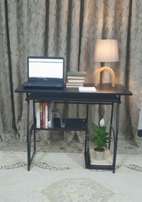 ميز دراسة • مكتبة صغيرة • ٢×١