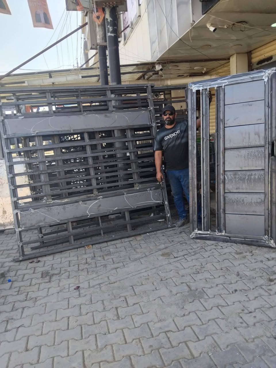 حداحده علي الشمري ابواب شبابيك محجرات سقايف كرفانات بغداد الدوره شارع ستين رقم الهاتف واتساب ***********
