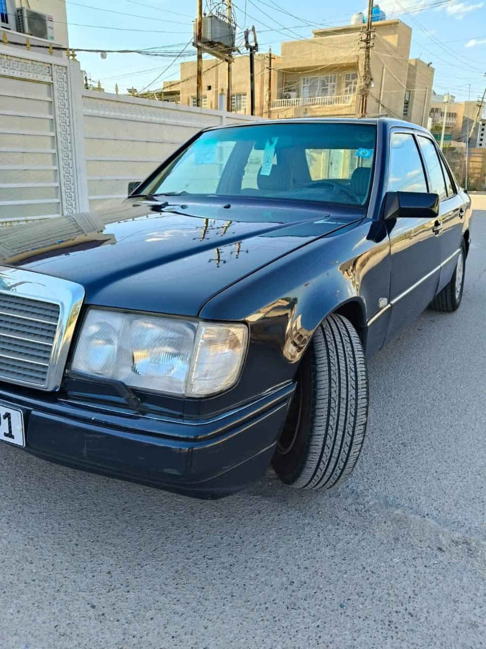 السلام عليكم مارسيدس للبيع
السياره مصبوغه عام مكينه 2500 مجاول 
فتحه جام كهربائي داخل مخمل 
تبريد شغال مكينه جديده كير جديد 
تخم تاير جديد السياره كامله 
رقم بغداد أنكليزي باسمي 
مكاني بغداد السياحي شارع محطه ابو زياد 
رقم الهاتف *********** 
السعر 75$
