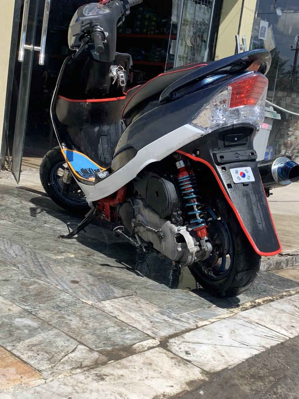 السلام عليكم رمضان كريم
للبيع دراجة ماكس عدلة صاروخ بوشه 55 تزويد ويل رياضي  دبلات امامي  رياضي دبل خلفي 7 الوان مري اف فور ام بي ثري  عمبار رياضي ولباقي كدام عينك شلعه هاون معدل شرط 120 ويعبر دراجة خير من الله ماذب عليها ربع وبل عافيه عل ياخذها مكاني البلديات *********** مرتضى سعر 750 الف اوراق موجودة
